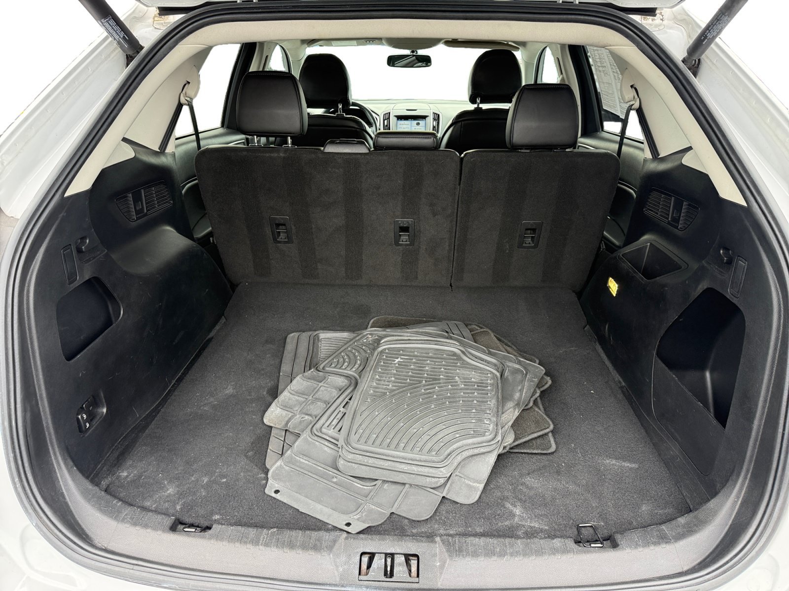 Used 2016 Oxford White Ford SEL image 17