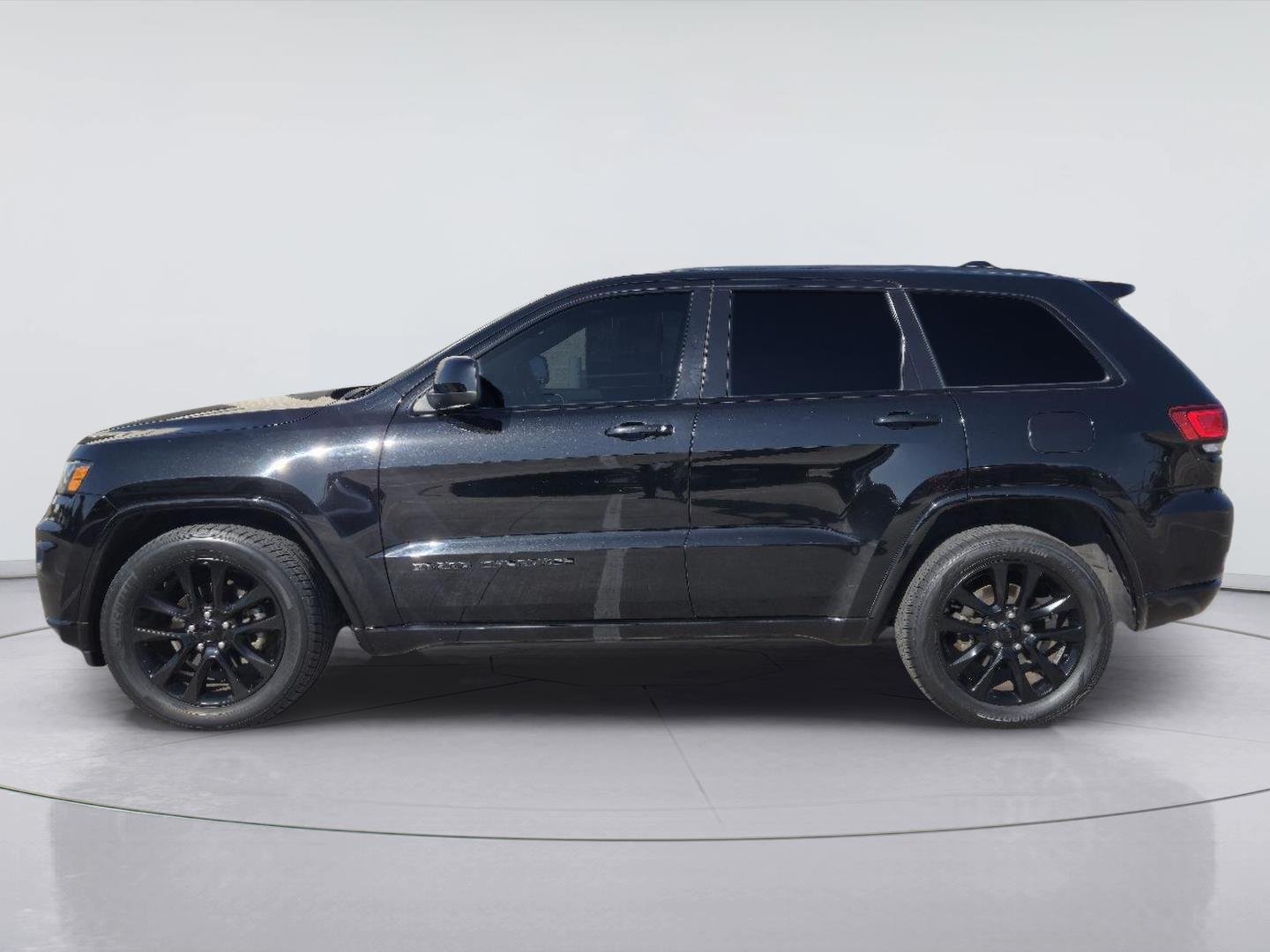 Used 2018 Jeep Grand Cherokee Altitude with VIN 1C4RJEAG7JC304486 for sale in Georgetown, TX