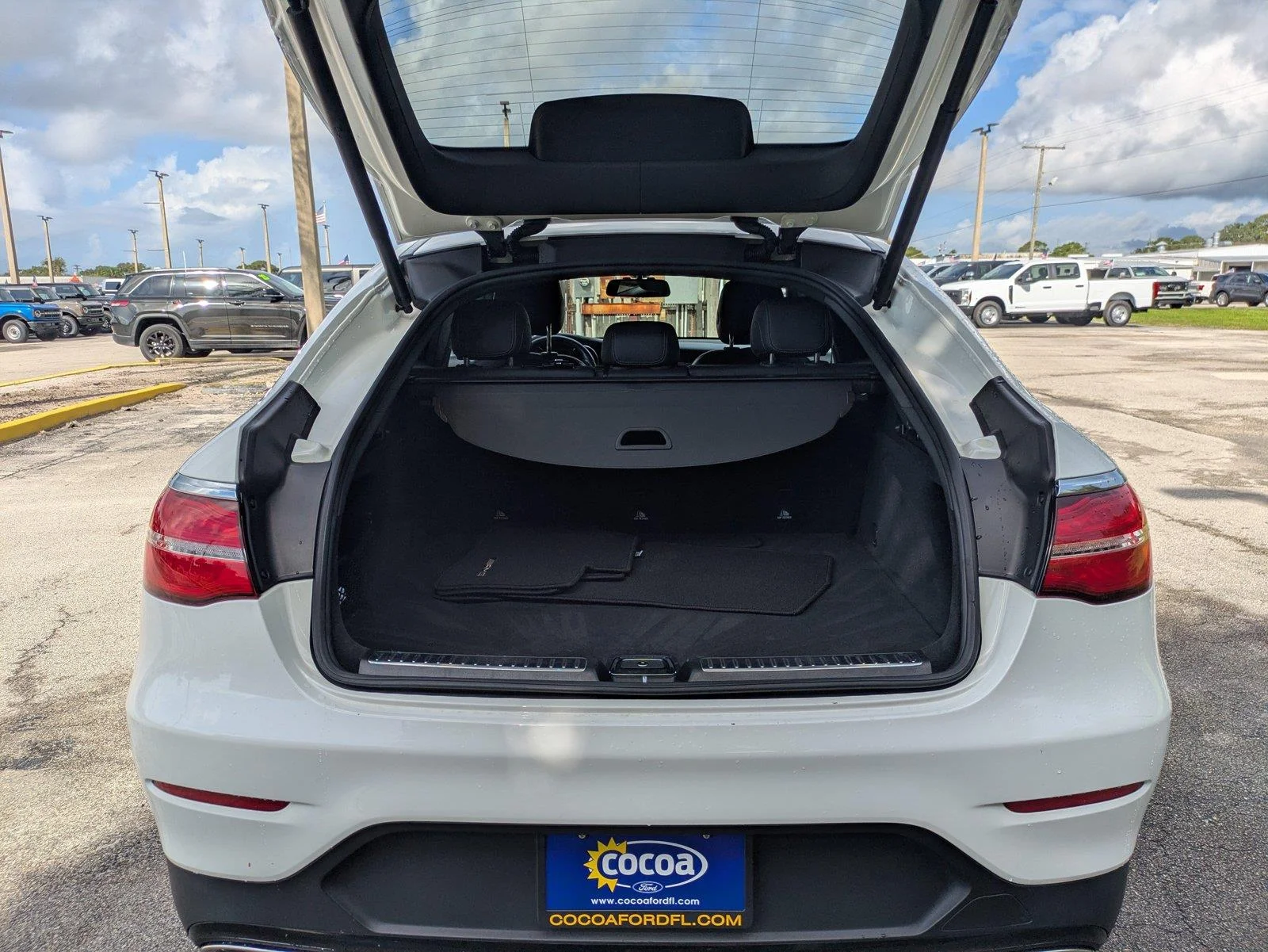 Used 2018 White Mercedes-Benz GLC 300 image 13