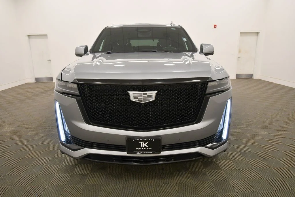 Used 2023  Cadillac Sport image 12