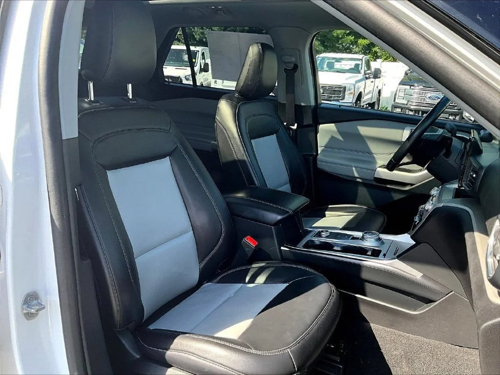 Used 2023 White Ford XLT image 32