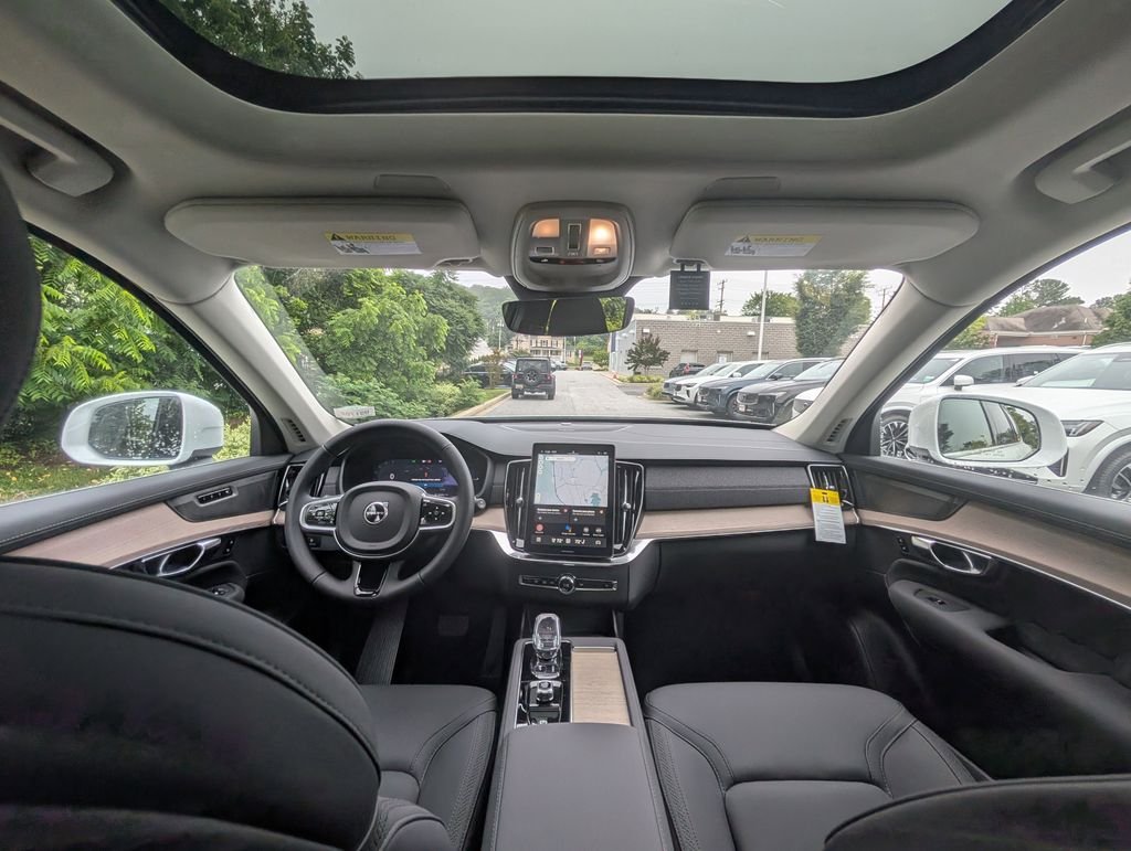 2025 Volvo XC90 Plus - Photo 11