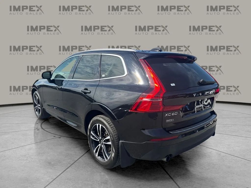Used 2020 Black Volvo T5 Momentum image 2