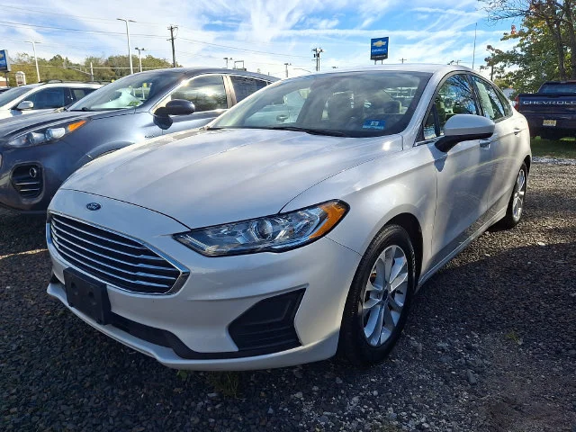 Used 2020 White Ford SE image 3
