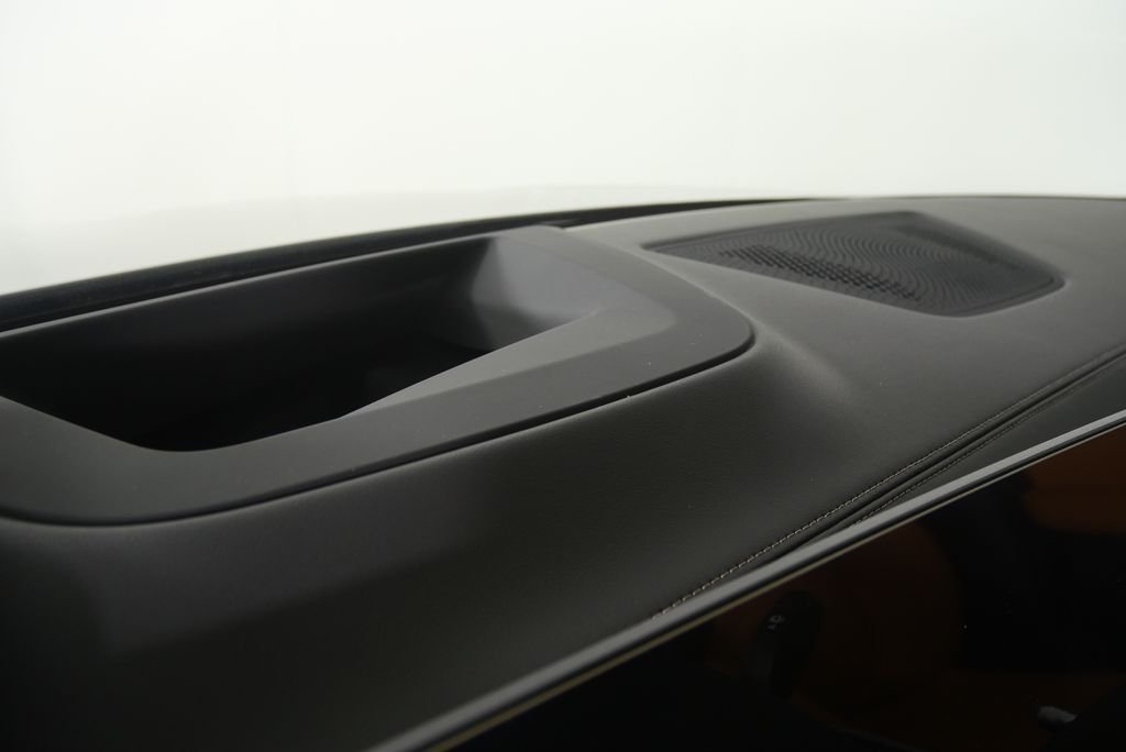 New 2026 Manhattan Green Metallic BMW xDrive40i image 18
