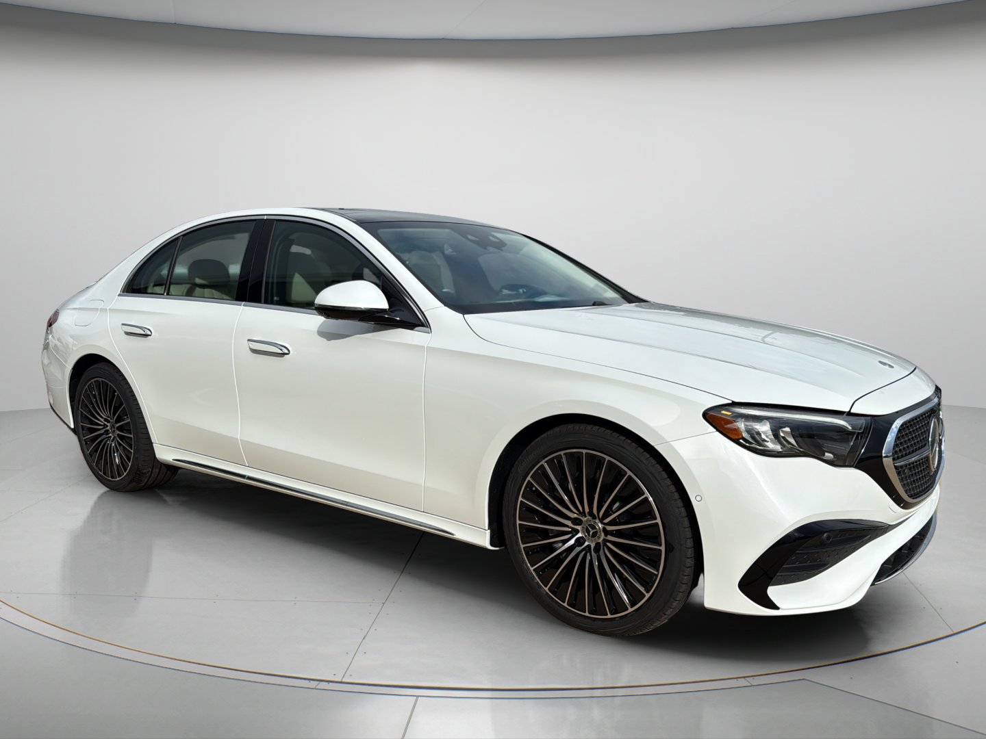 New 2027 MANUFAKTUR Moonlight White Metallic Mercedes-Benz E 450 image 7