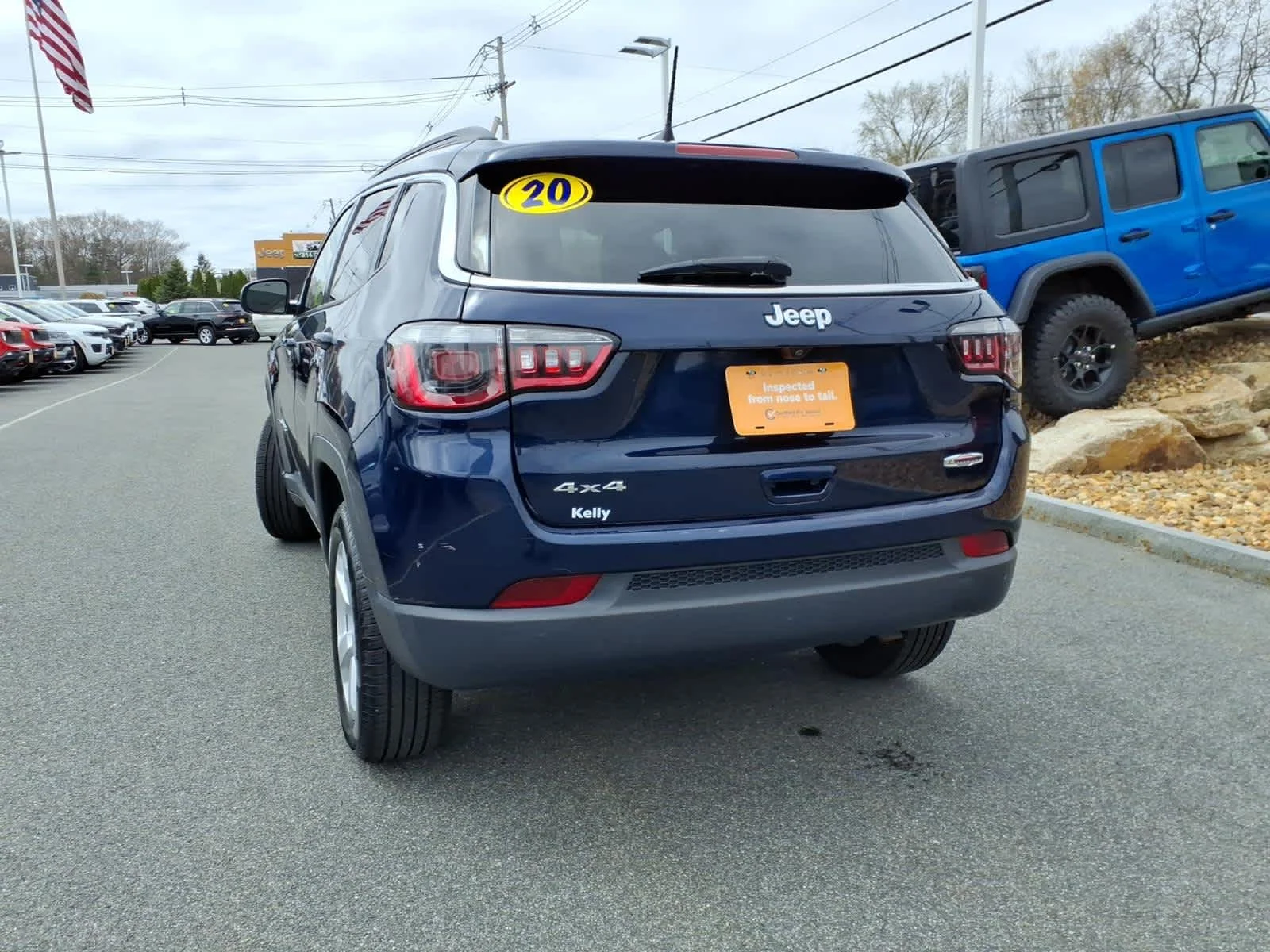 Certified Used 2020 Jazz Blue Pearlcoat Jeep Latitude image 10
