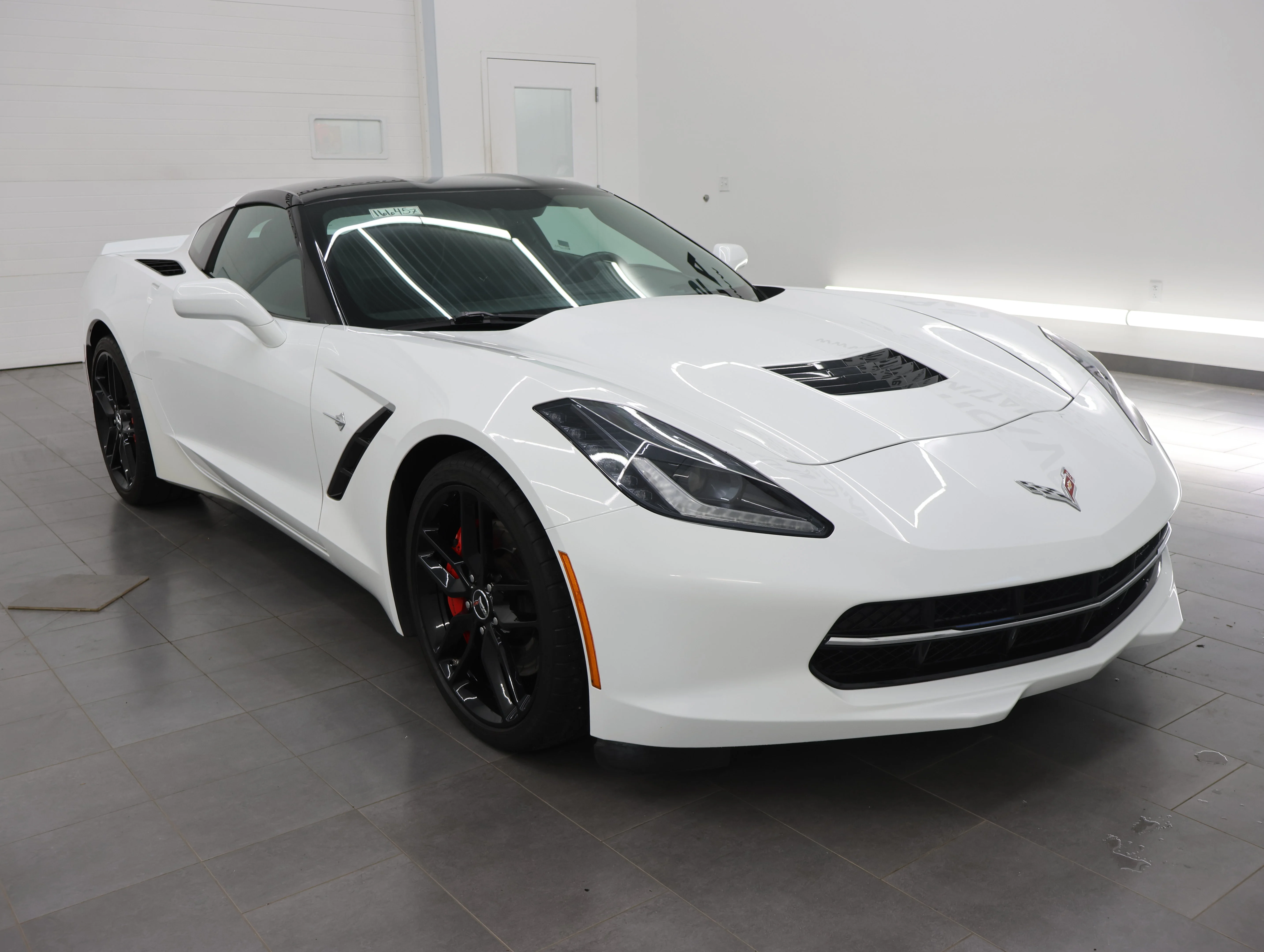 Used 2015 Arctic White Chevrolet Stingray Z51 image 2