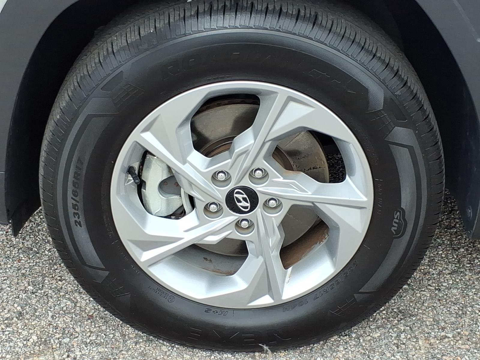 Used 2024 Shimmering Silver Hyundai SE image 4