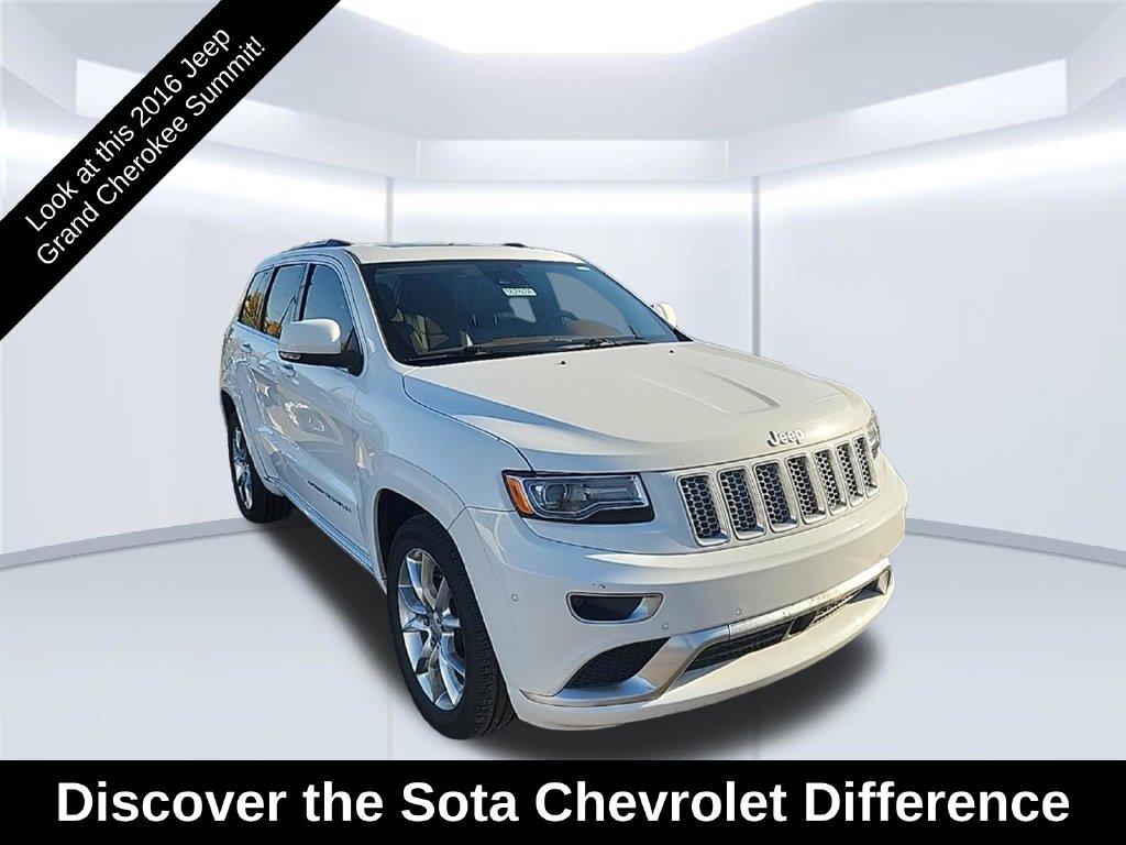 Used 2016 White Jeep Summit image 1