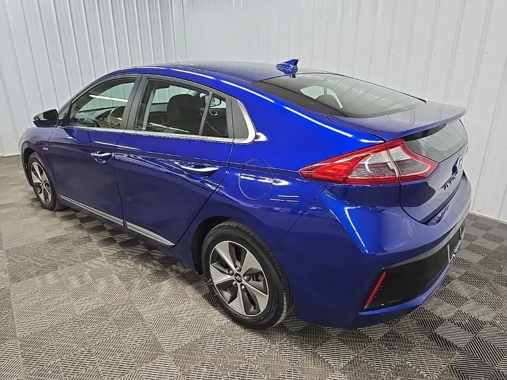 Used 2019 Intense Blue Hyundai Limited image 9