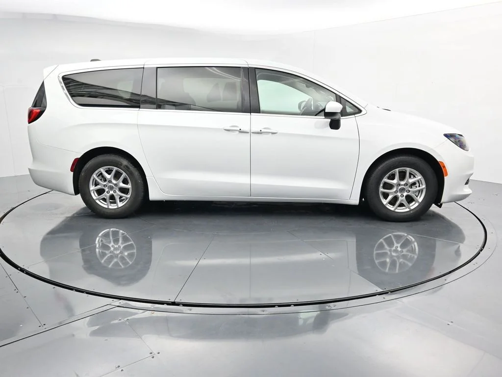 Used 2023 White Chrysler LX image 8