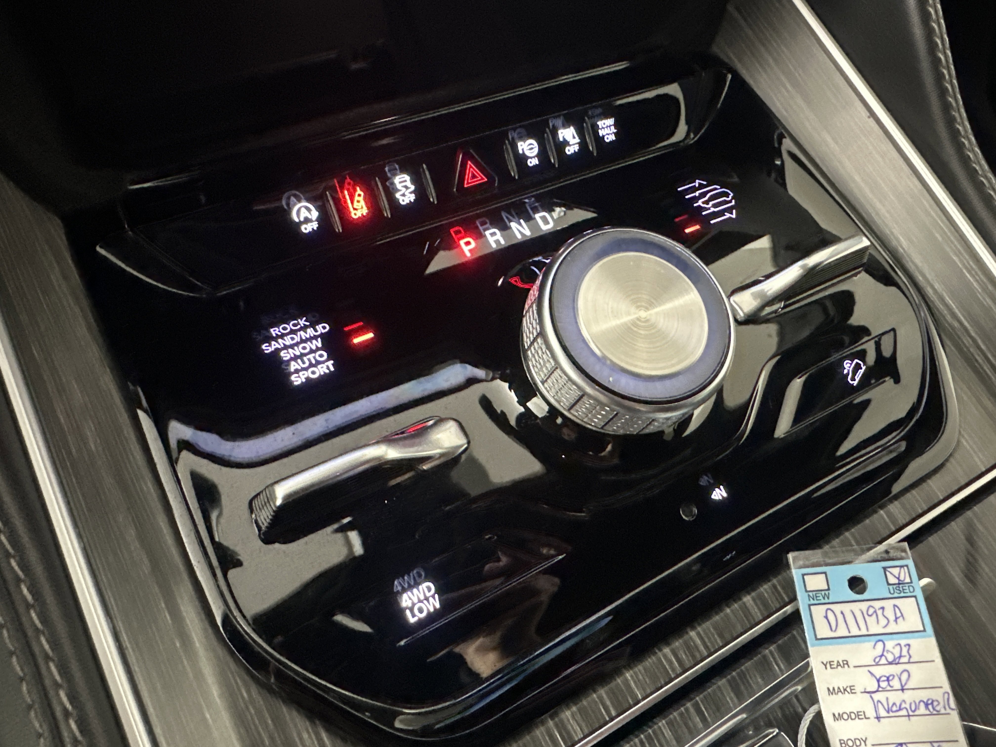 Used 2023 Diamond Black Crystal Pearlcoat Jeep Series III image 21