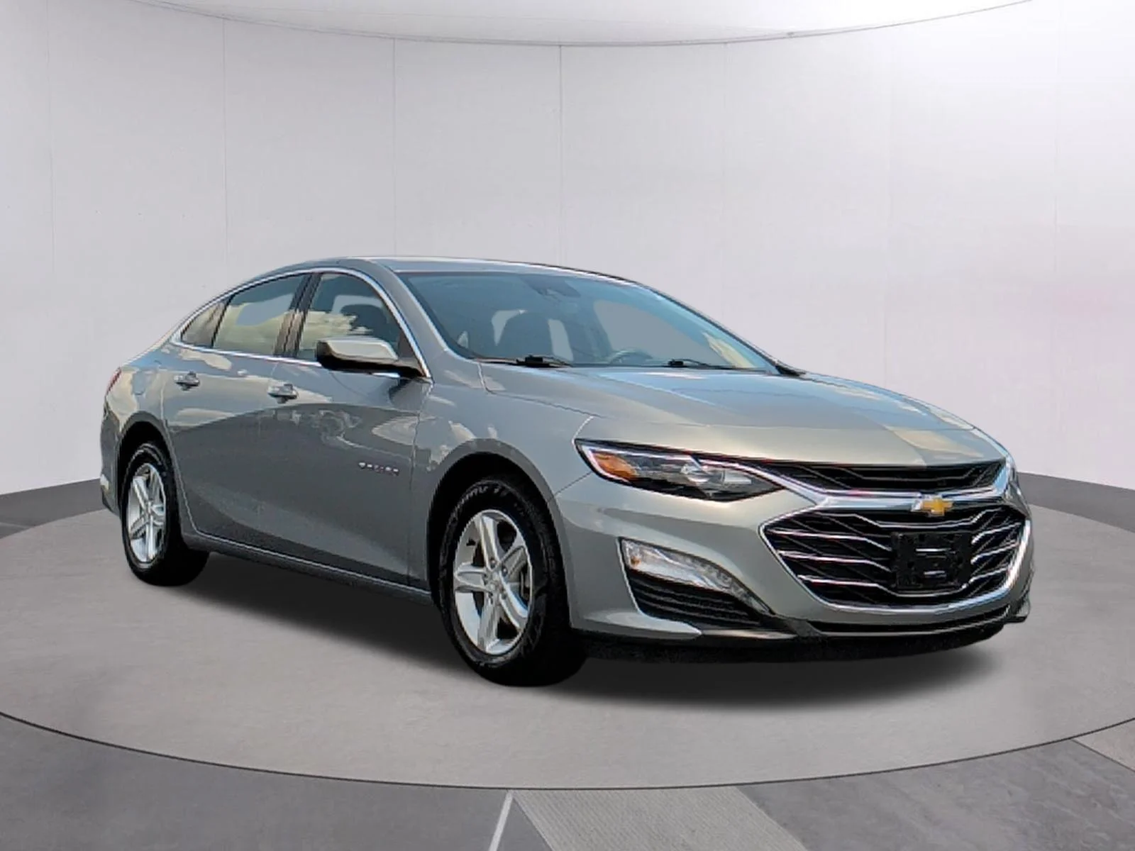 Used 2023 Sterling Gray Metallic Chevrolet LT image 7