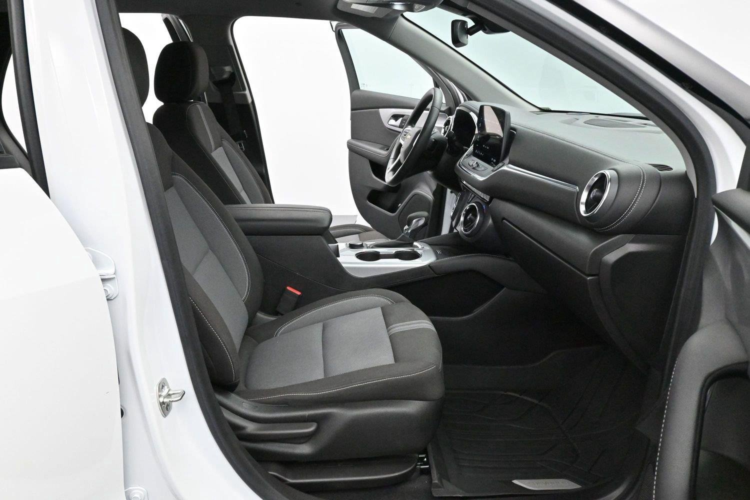 Used 2023 SUMMIT WHITE Chevrolet LT image 31