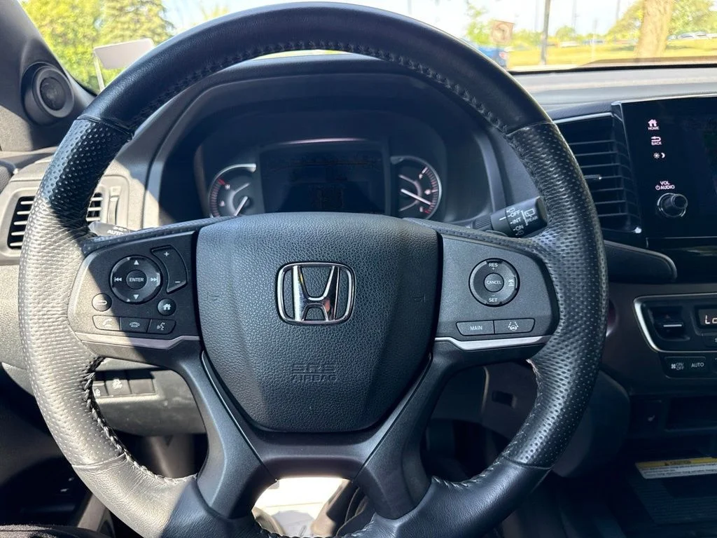Used 2023 White Honda EX-L image 23