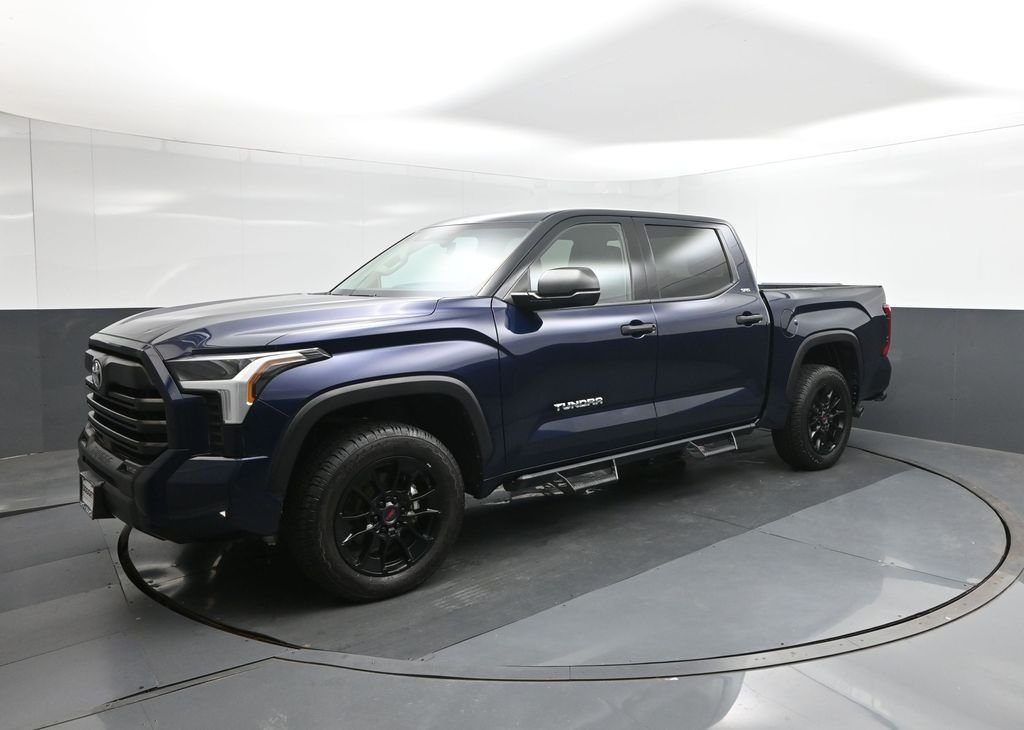 Used 2023  Toyota SR5 image 1