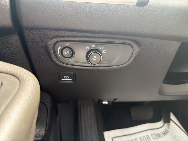 Used 2023 Summit White GMC SLE image 25