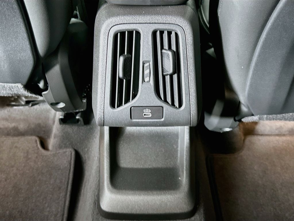 New 2027 Space Silver Metallic BMW xDrive28i image 18