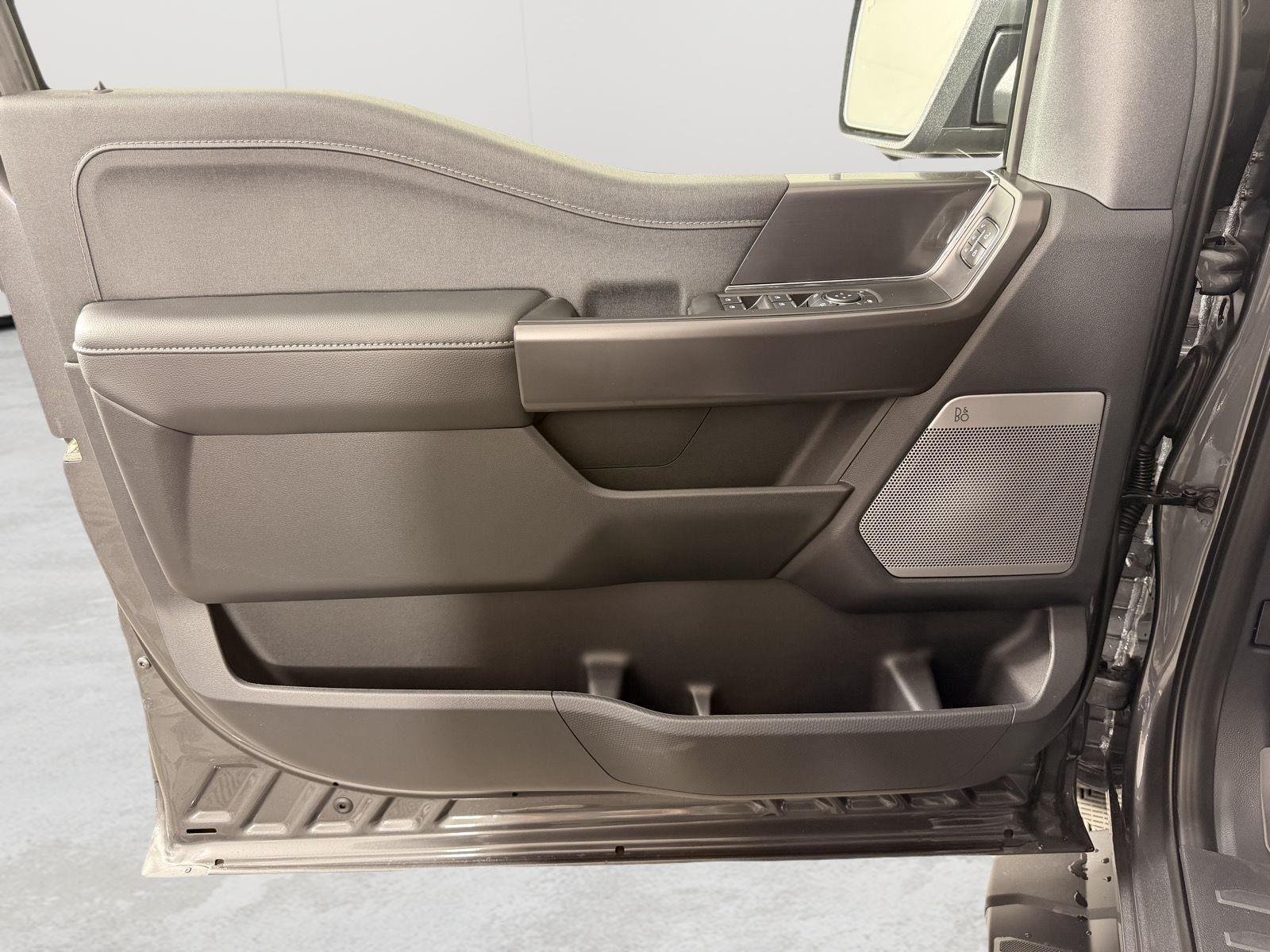 New 2026 Carbonized Gray Metallic Ford Lariat® image 55