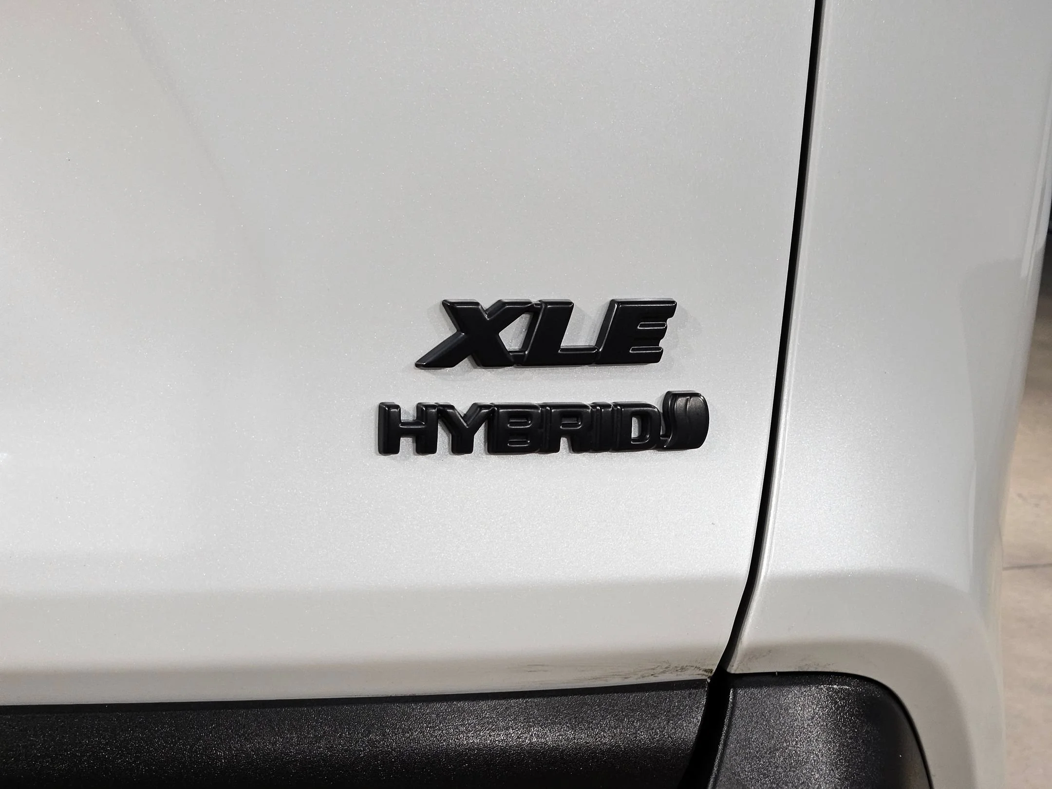 Used 2024 Wind Chill Pearl Toyota Hybrid XLE Premium image 39