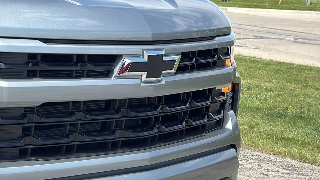 New 2026 Sterling Gray Metallic Chevrolet RST image 3