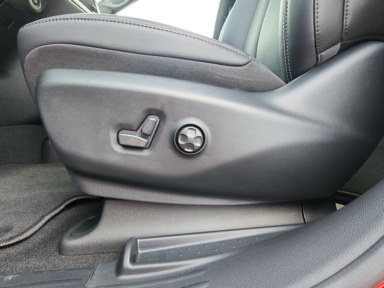 2026 Chrysler Pacifica Select - Photo 12
