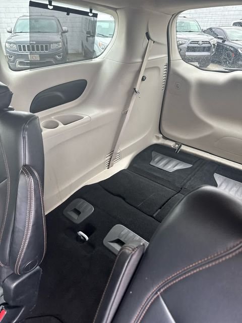 Used 2017 White Chrysler Touring L image 34