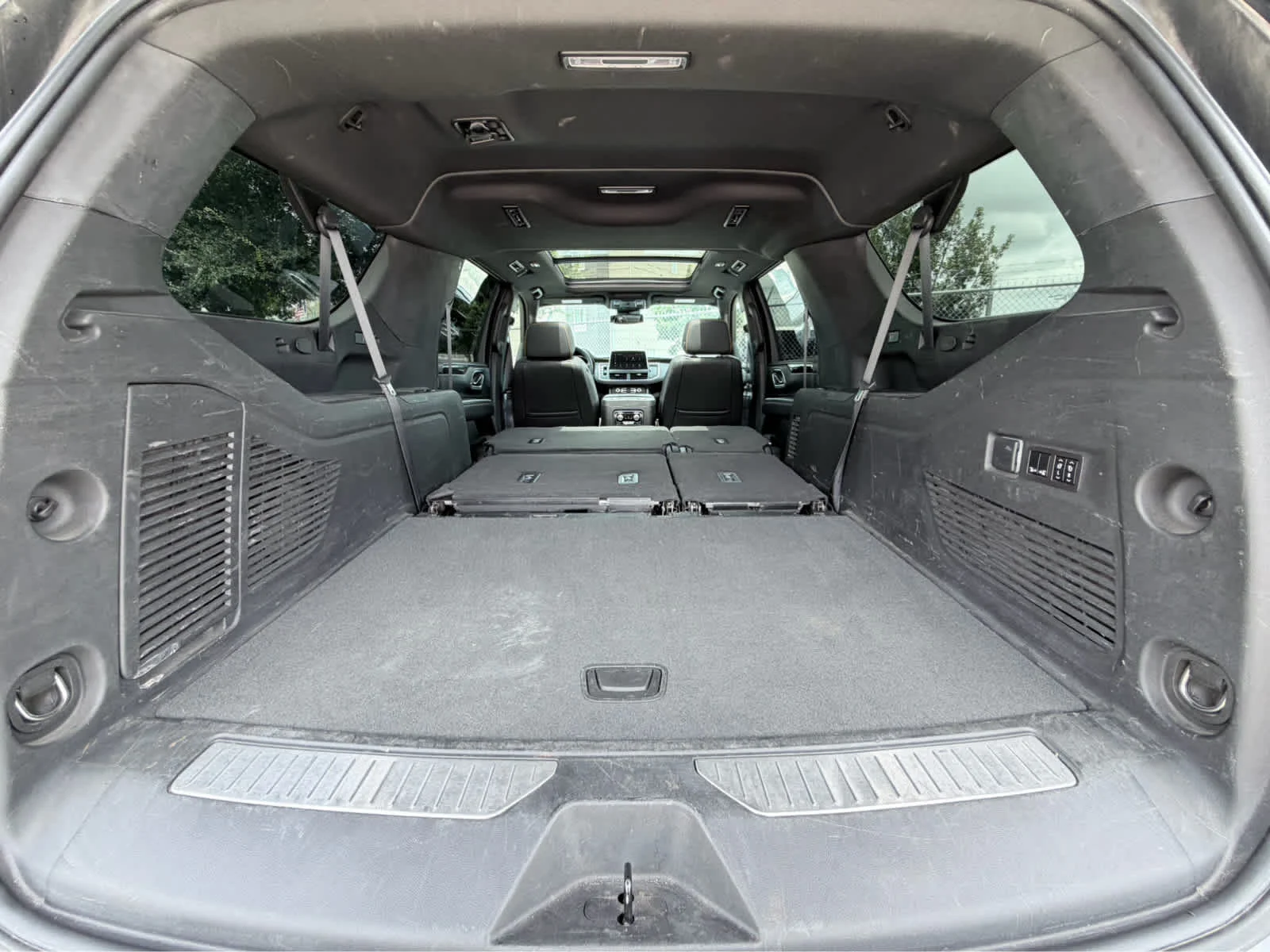 Used 2023 Sterling Metallic GMC AT4 image 38