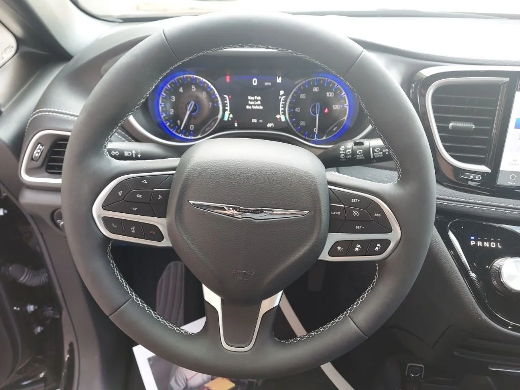 2026 Chrysler Pacifica Select - Photo 11