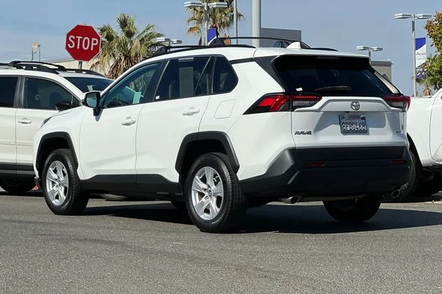 Used 2019 White Toyota XLE image 6