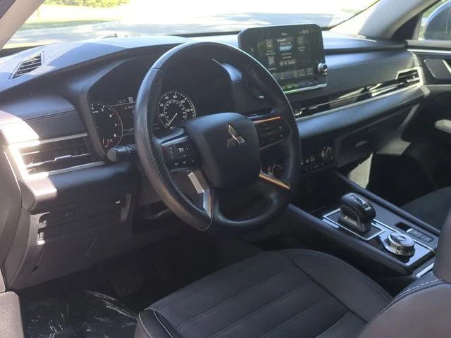 Used 2024  Mitsubishi SE Black Edition image 29