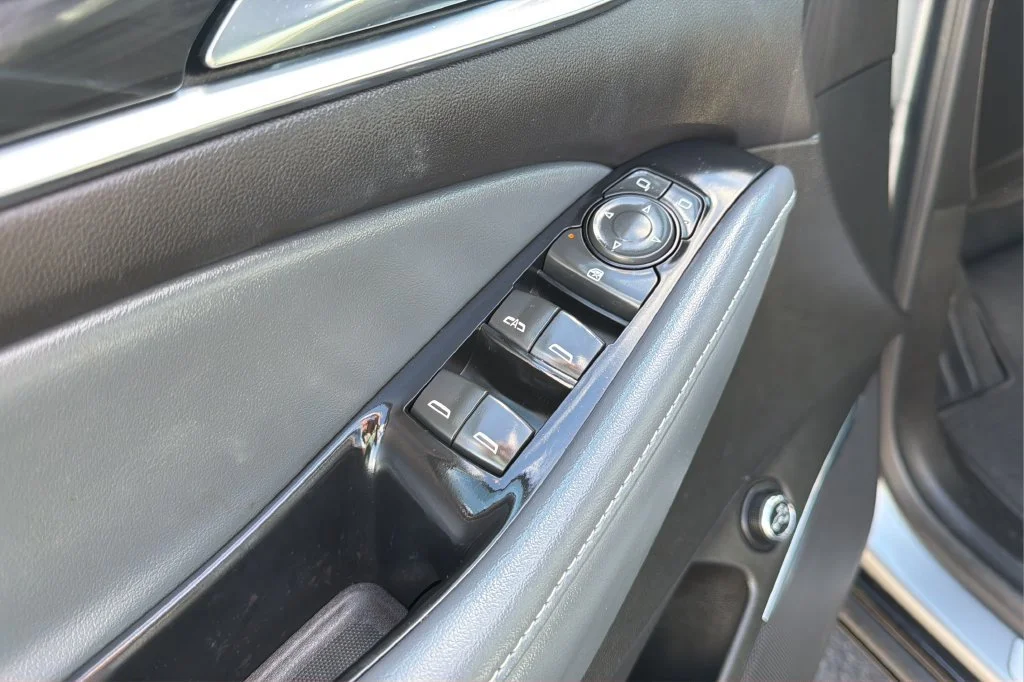 Used 2023 Includes Pitch Dark Night lower exterior accent color.) Buick Essence image 21