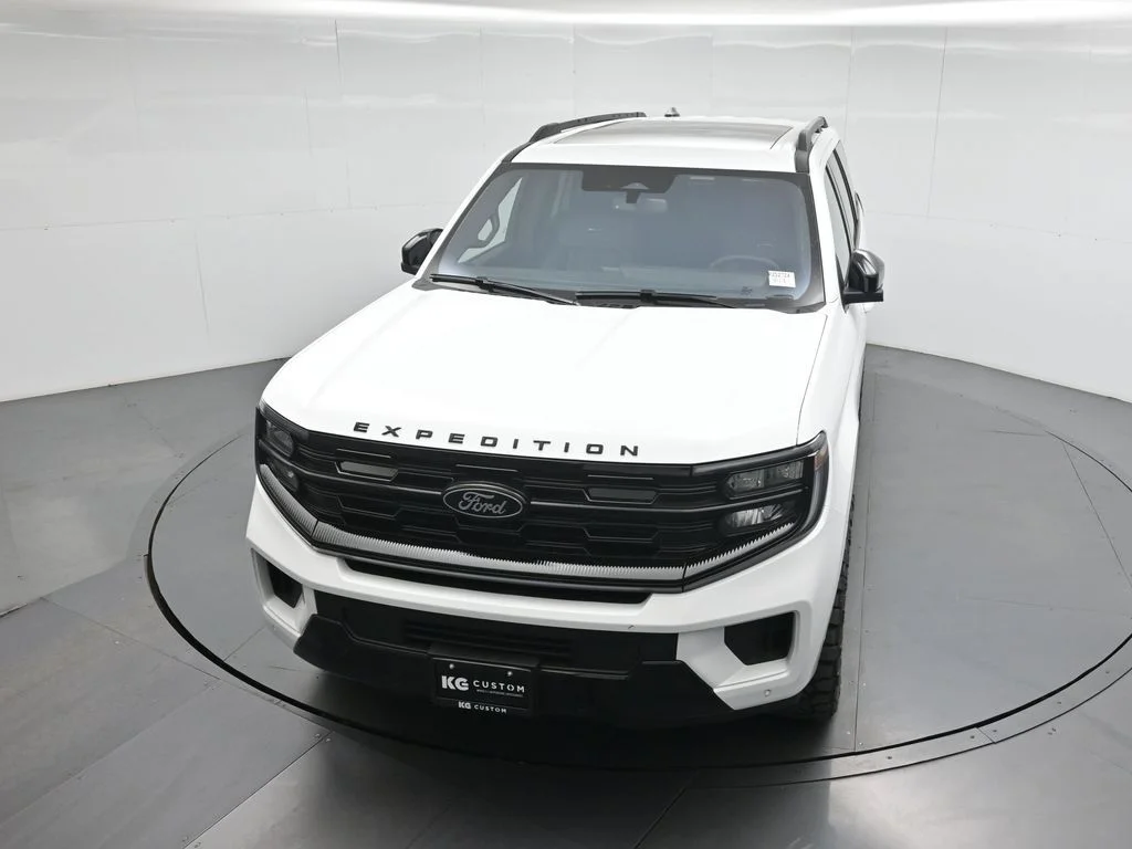 New 2025 Oxford White Ford Platinum image 35