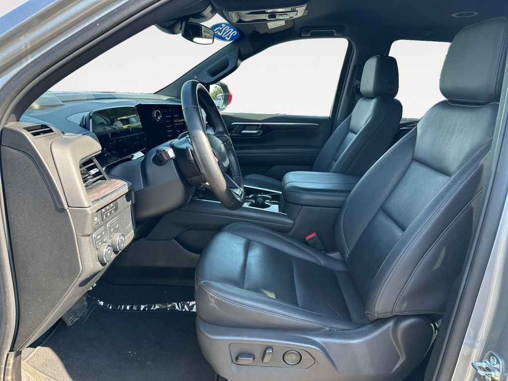 Used 2025 Gray Chevrolet LT image 9