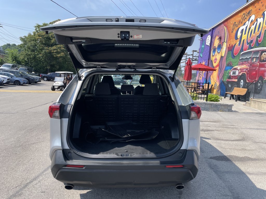 Used 2019 Silver Toyota XLE image 13