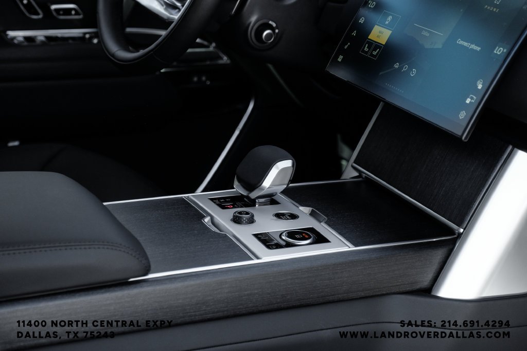 New 2027 Santorini Black Metallic Land Rover SE image 28
