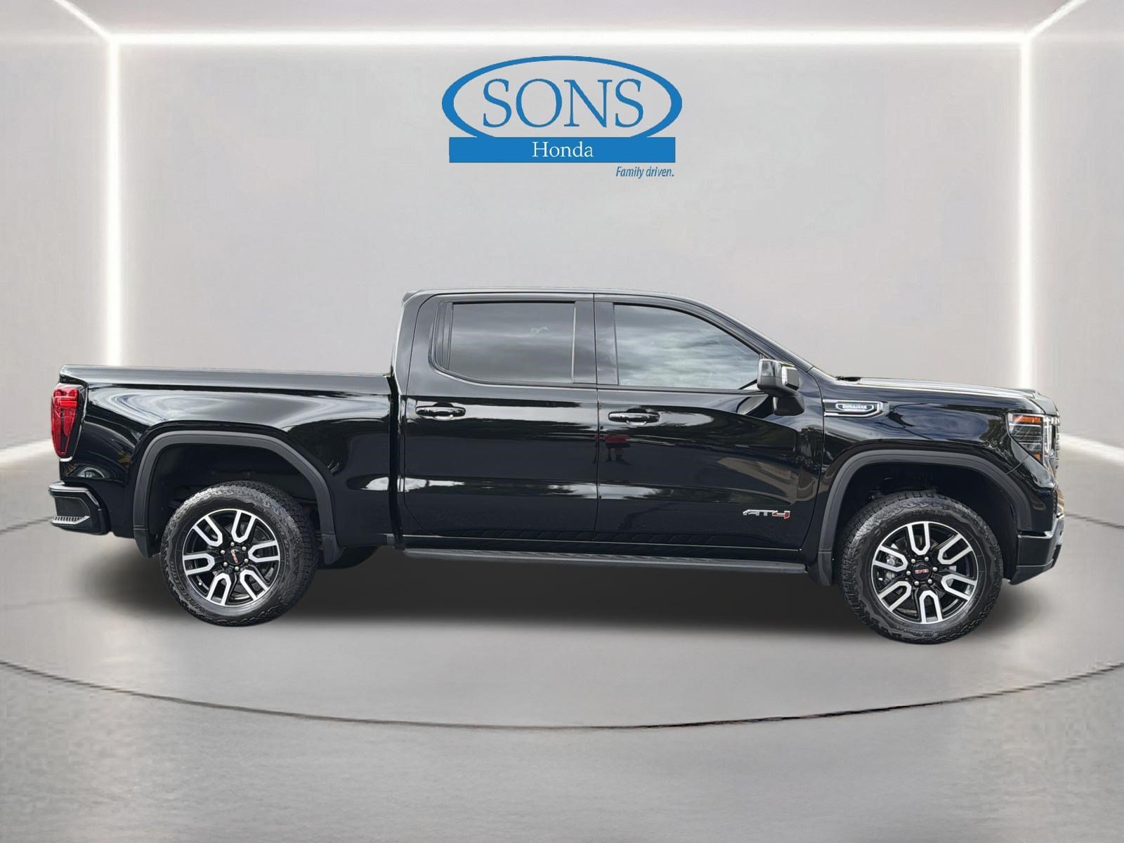 Used 2025 Onyx Black GMC AT4 image 28