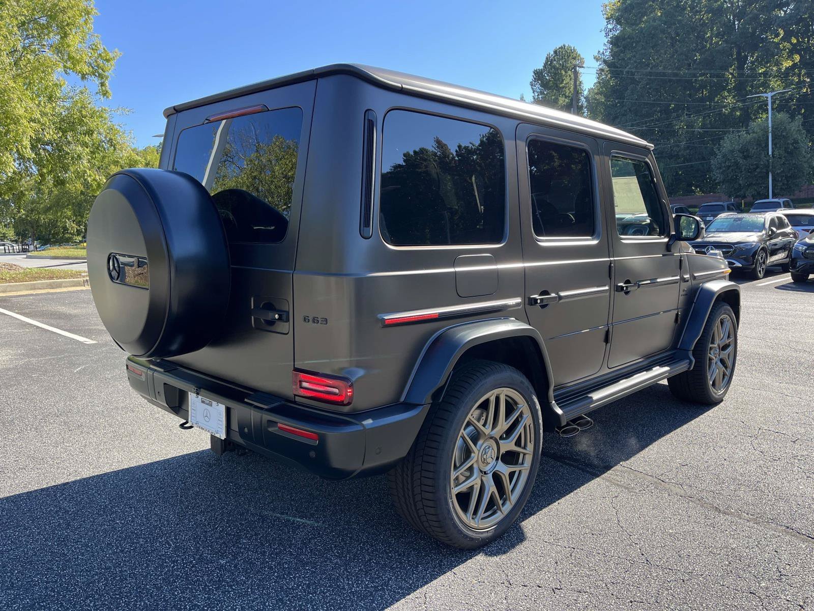 New 2027 MANUFAKTUR Dakota Brown Magno Mercedes-Benz AMG® G 63 SUV image 7
