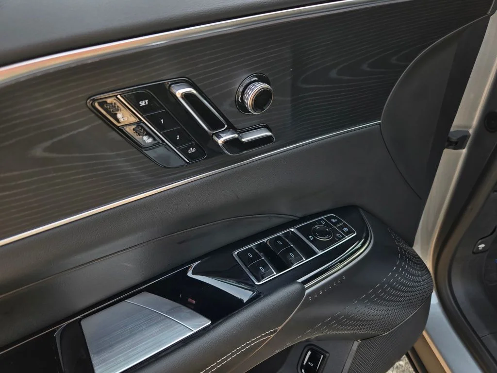 Used 2025 Silver Cadillac Sport image 12