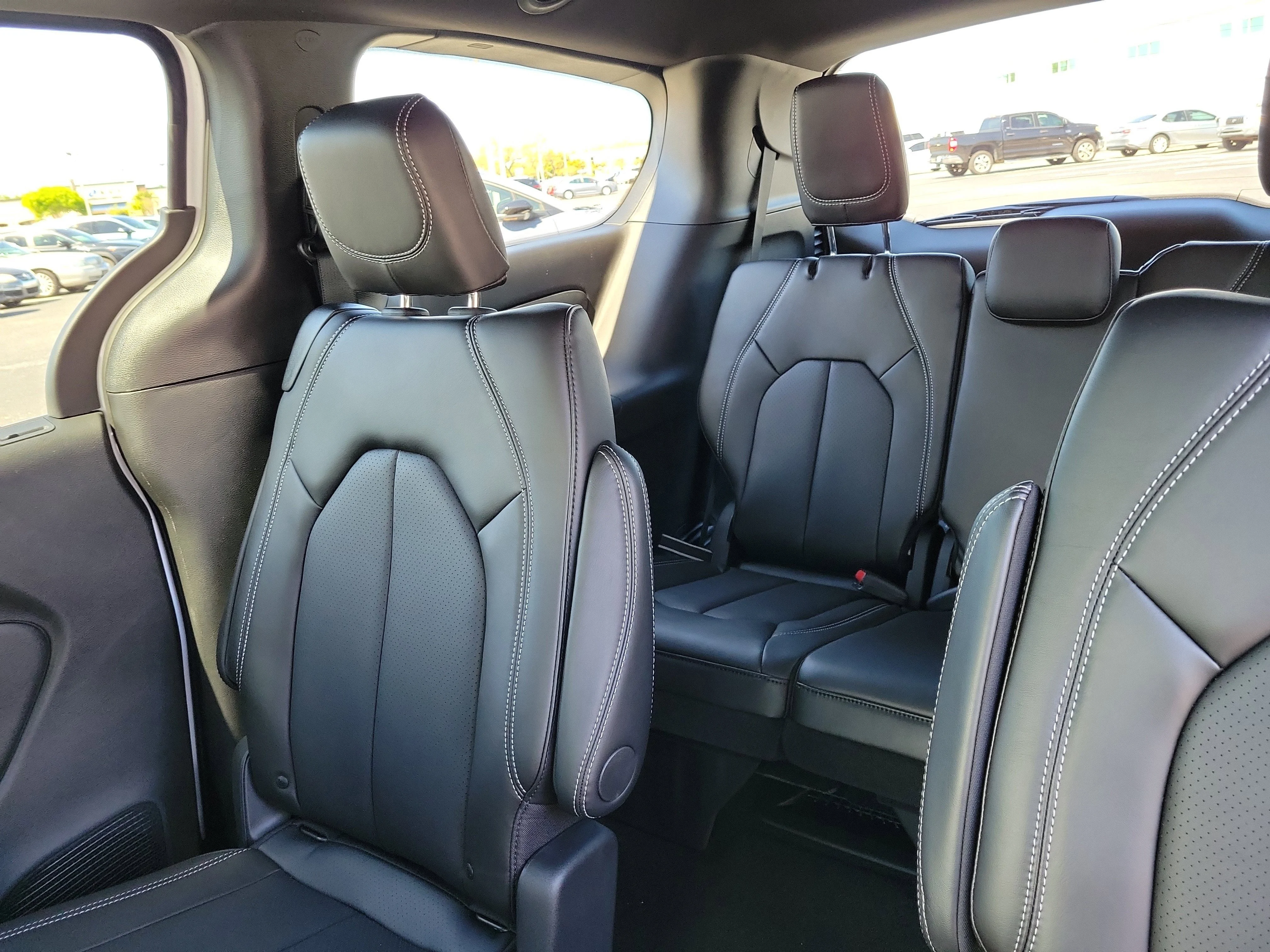 New 2026 Bright White Clearcoat Chrysler Select image 12