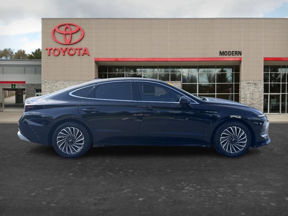 Used 2025 Abyss Black Hyundai SEL image 7