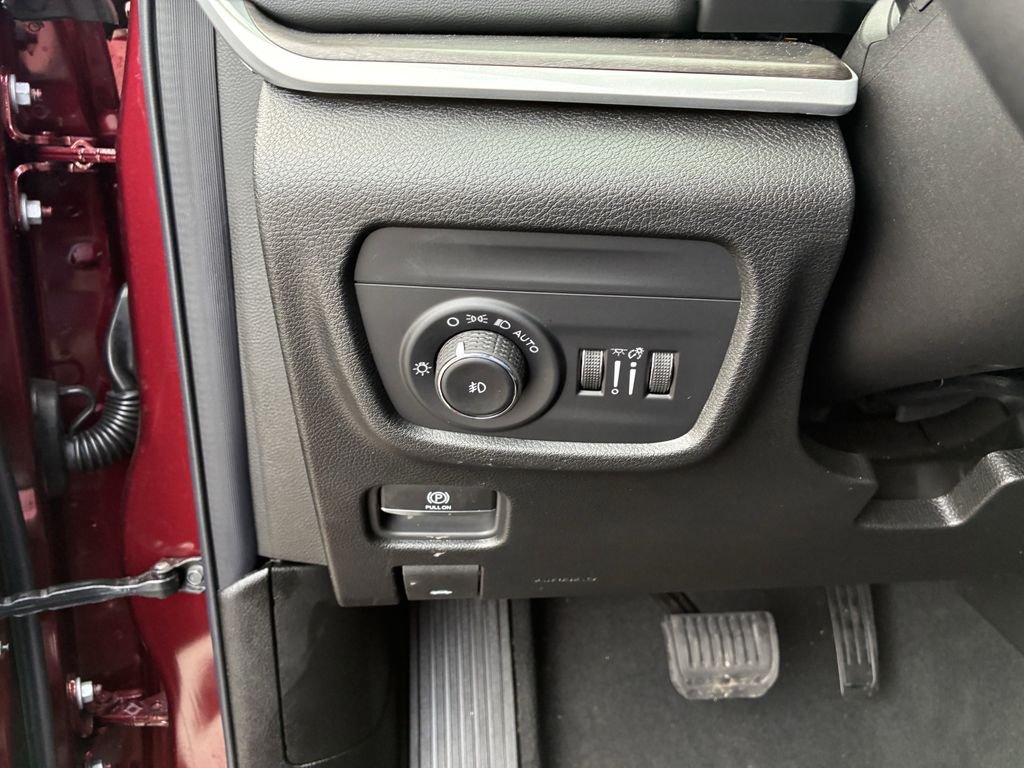 New 2026 Velvet Red Pearl-Coat Exterior Paint Jeep Limited image 20