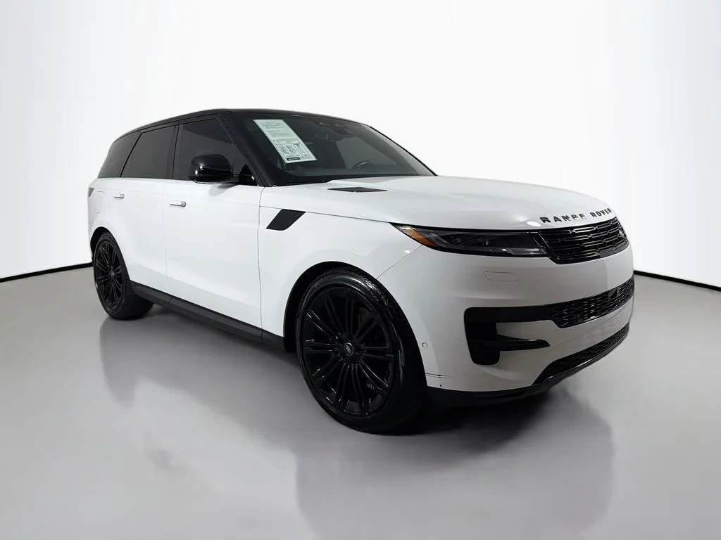Used 2024 White Land Rover SE image 3