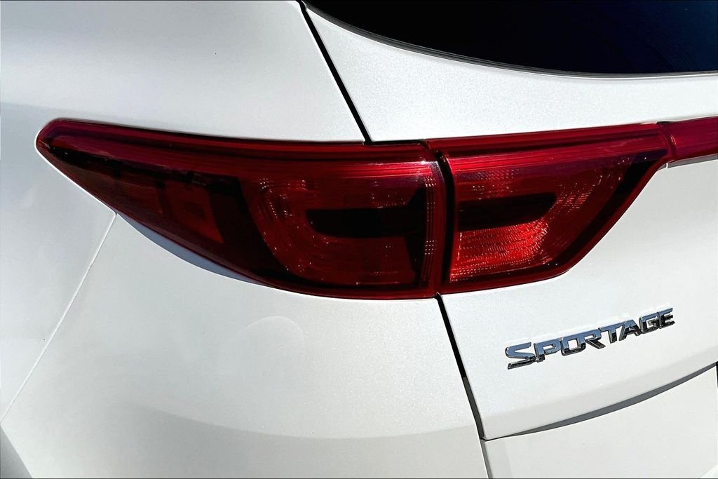 Used 2018 White Kia EX image 24