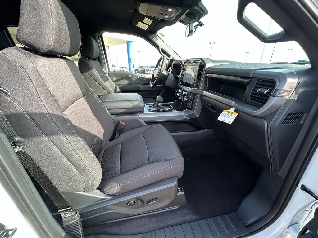 New 2026 Oxford White Ford XLT image 22