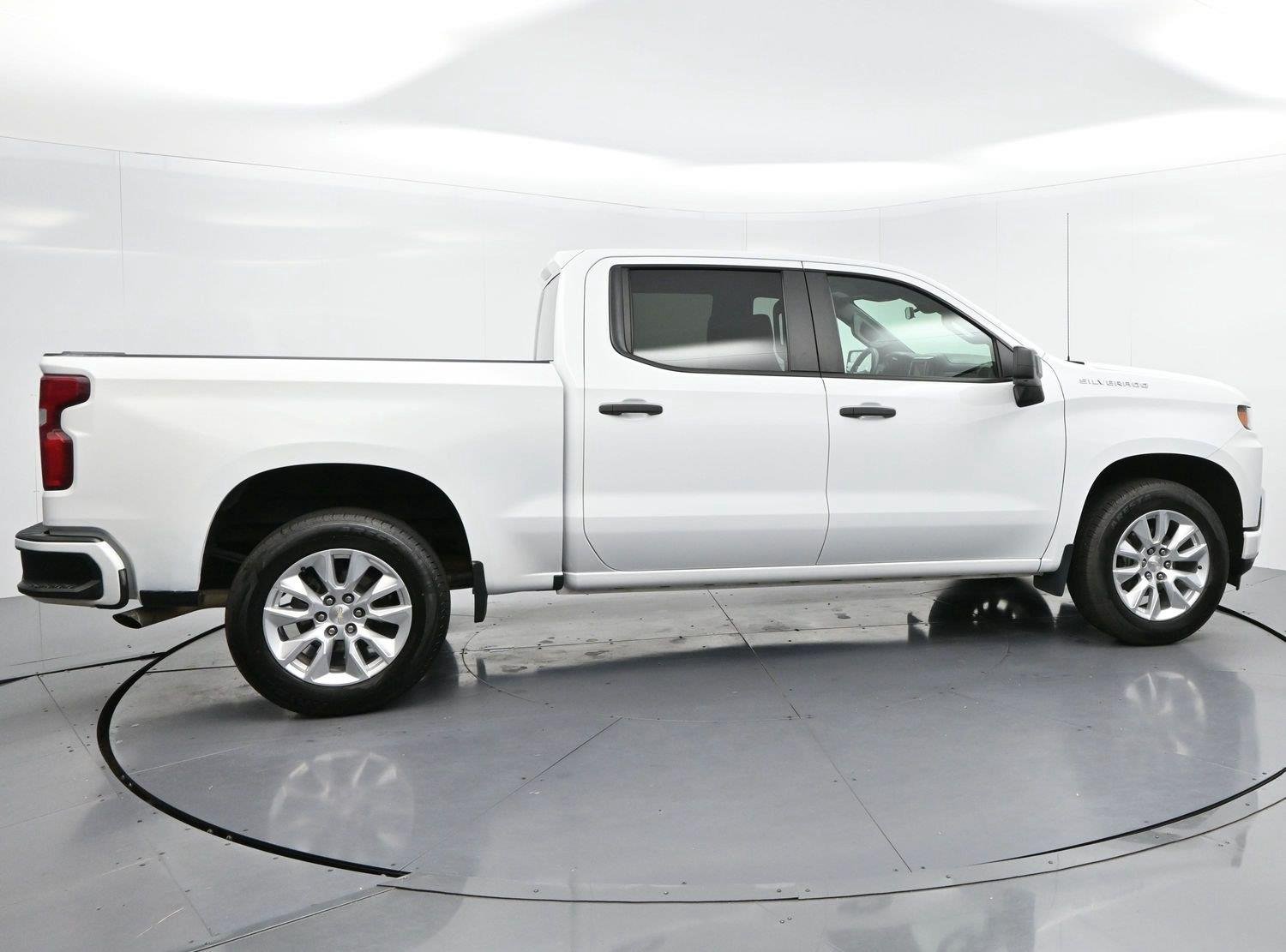 Used 2022 Summit White Chevrolet Custom image 8