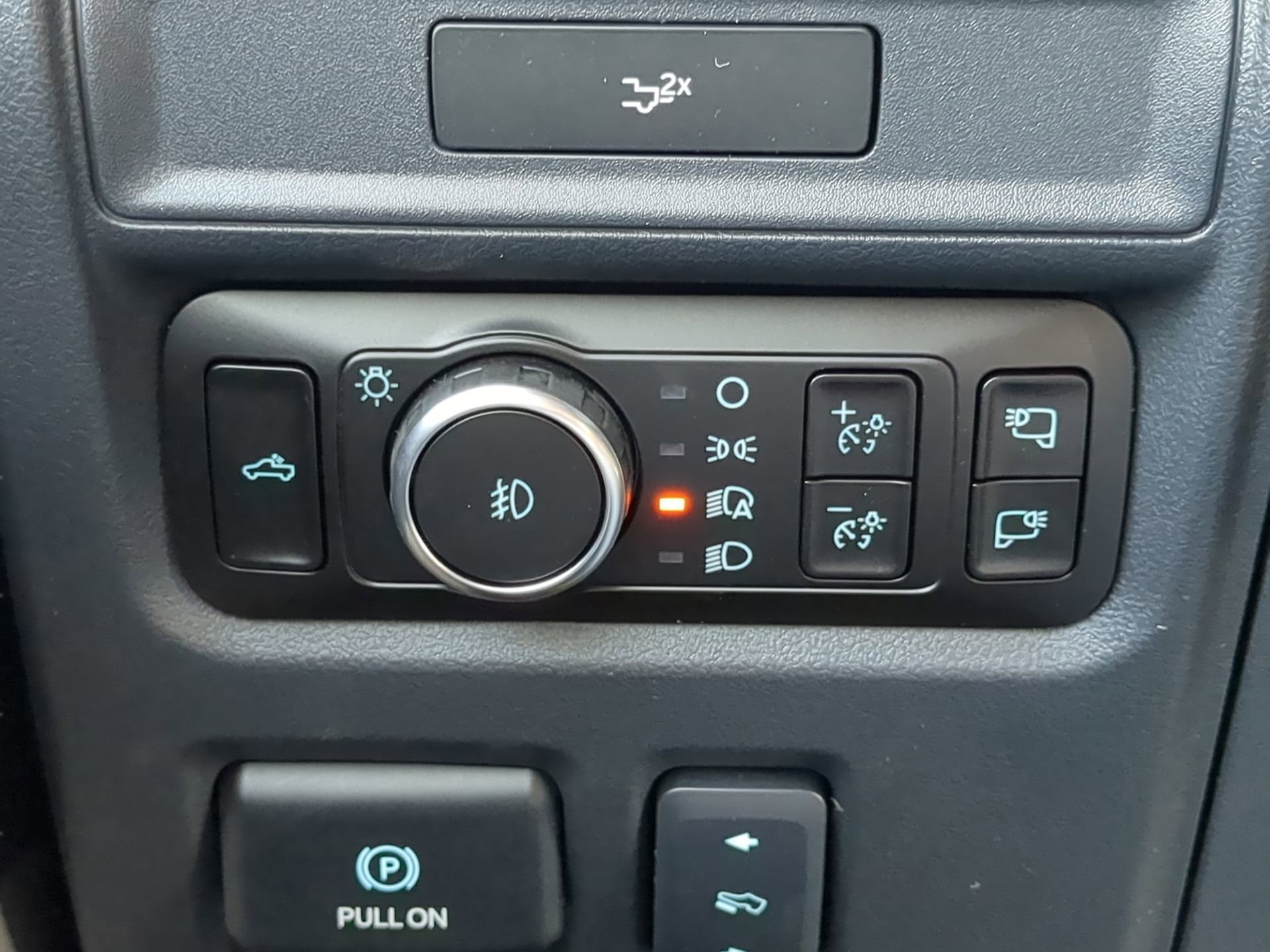 New 2026 Agate Black Metallic Ford XLT image 56