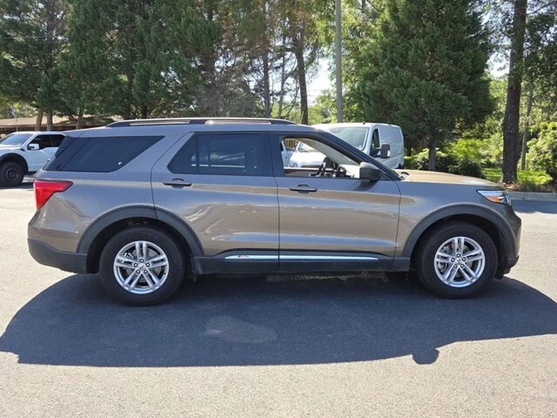 Used 2021 Stone Gray Metallic Ford XLT image 16