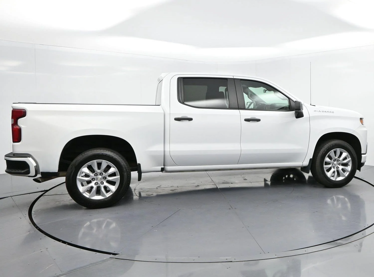 Used 2022 Summit White Chevrolet Custom image 8